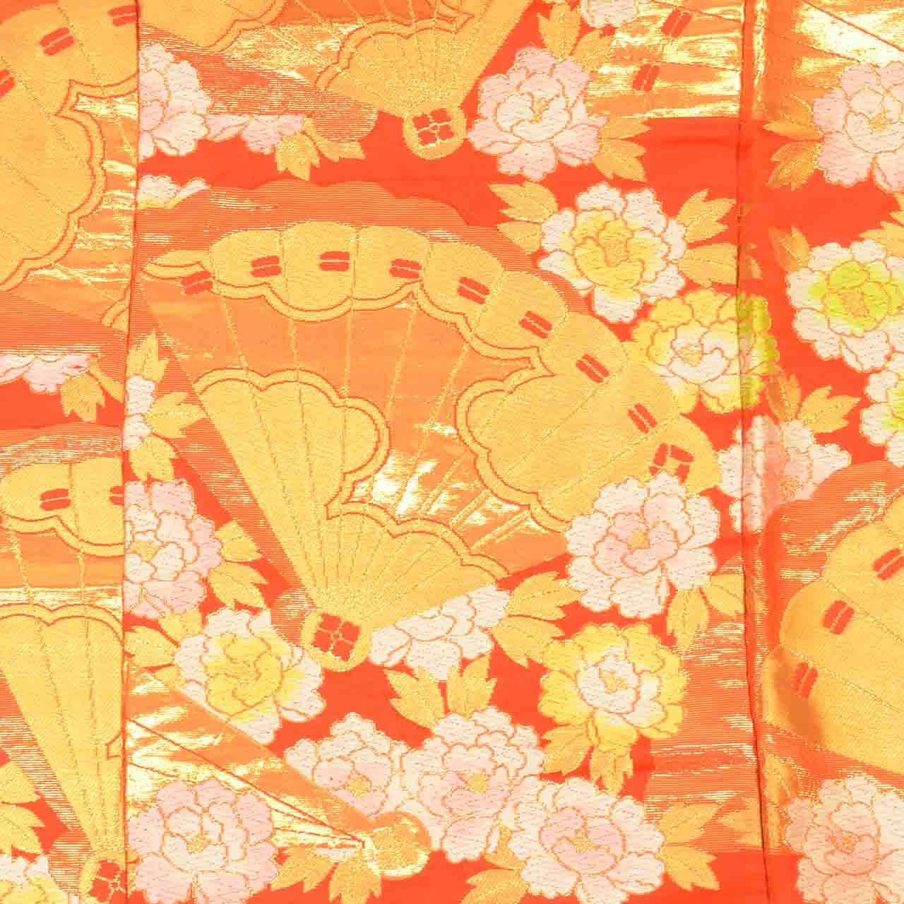 [Used] Recycled Kimono, Irouchikake (Wedding Kimono), Pure Silk, Sleeve Length 65.7cm (25.9in), Body Length 185.5cm (73.0in), Size M, Red, Fan and Peony Pattern, Tang Weave, Gold Thread, Foil Finish uu2698b 