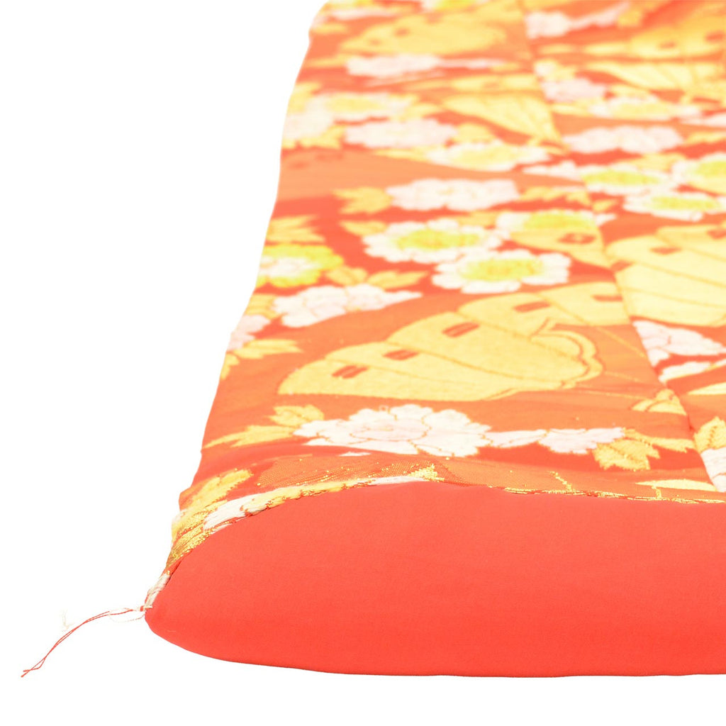 [Used] Recycled Kimono, Irouchikake (Wedding Kimono), Pure Silk, Sleeve Length 65.7cm (25.9in), Body Length 185.5cm (73.0in), Size M, Red, Fan and Peony Pattern, Tang Weave, Gold Thread, Foil Finish uu2698b 