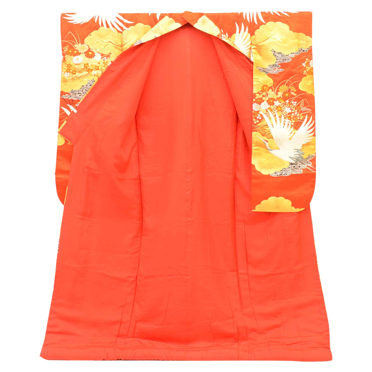[Used] Recycled Kimono, Irouchikake (Wedding Kimono), Pure Silk, Sleeve Length 66.5cm (26.2in), Body Length 191.0cm (75.2in), Size L, Red, Crane and Autumn Flower Pattern, Embroidery, Gold Thread, Foil Finish, uu2699b 