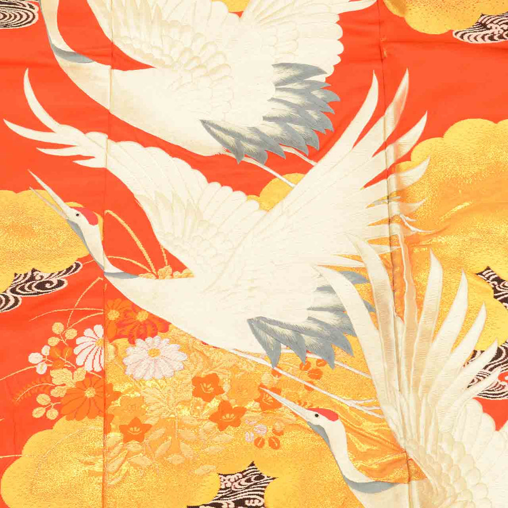 [Used] Recycled Kimono, Irouchikake (Wedding Kimono), Pure Silk, Sleeve Length 66.5cm (26.2in), Body Length 191.0cm (75.2in), Size L, Red, Crane and Autumn Flower Pattern, Embroidery, Gold Thread, Foil Finish, uu2699b 