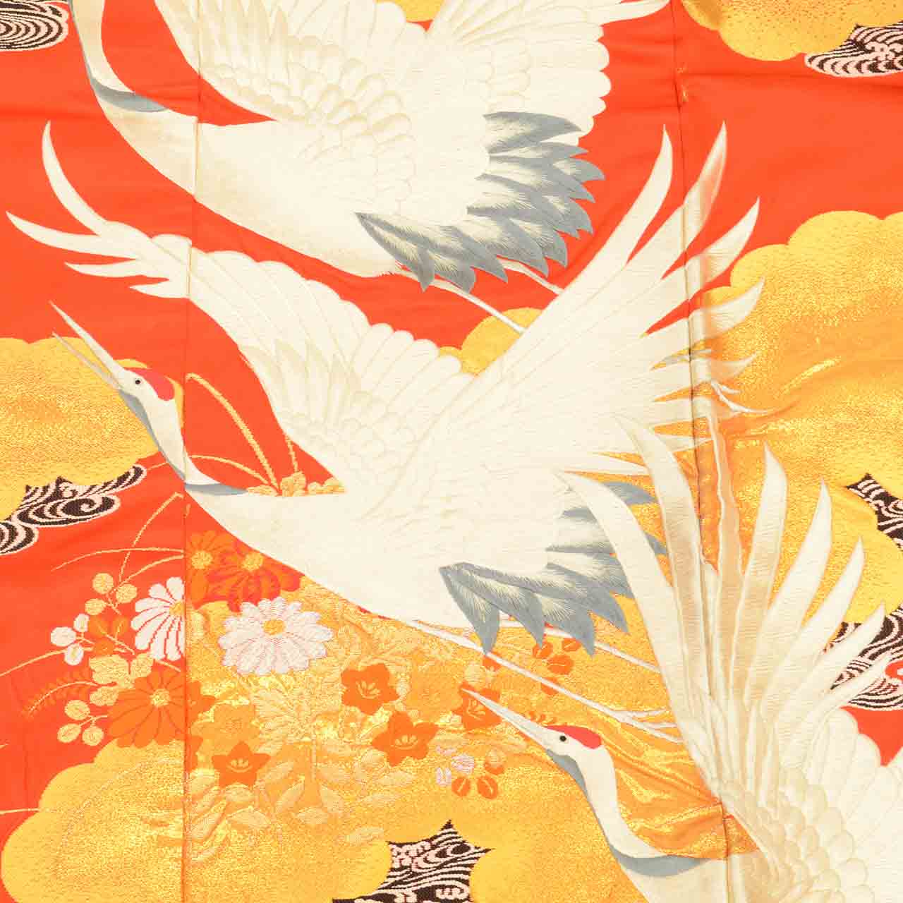 [Used] Recycled Kimono, Irouchikake (Wedding Kimono), Pure Silk, Sleeve Length 66.5cm (26.2in), Body Length 191.0cm (75.2in), Size L, Red, Crane and Autumn Flower Pattern, Embroidery, Gold Thread, Foil Finish, uu2699b 