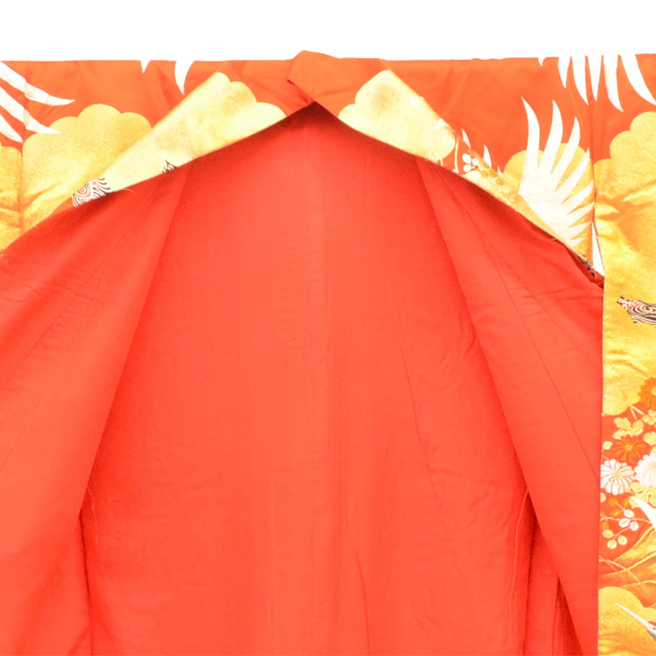 [Used] Recycled Kimono, Irouchikake (Wedding Kimono), Pure Silk, Sleeve Length 66.5cm (26.2in), Body Length 191.0cm (75.2in), Size L, Red, Crane and Autumn Flower Pattern, Embroidery, Gold Thread, Foil Finish, uu2699b 
