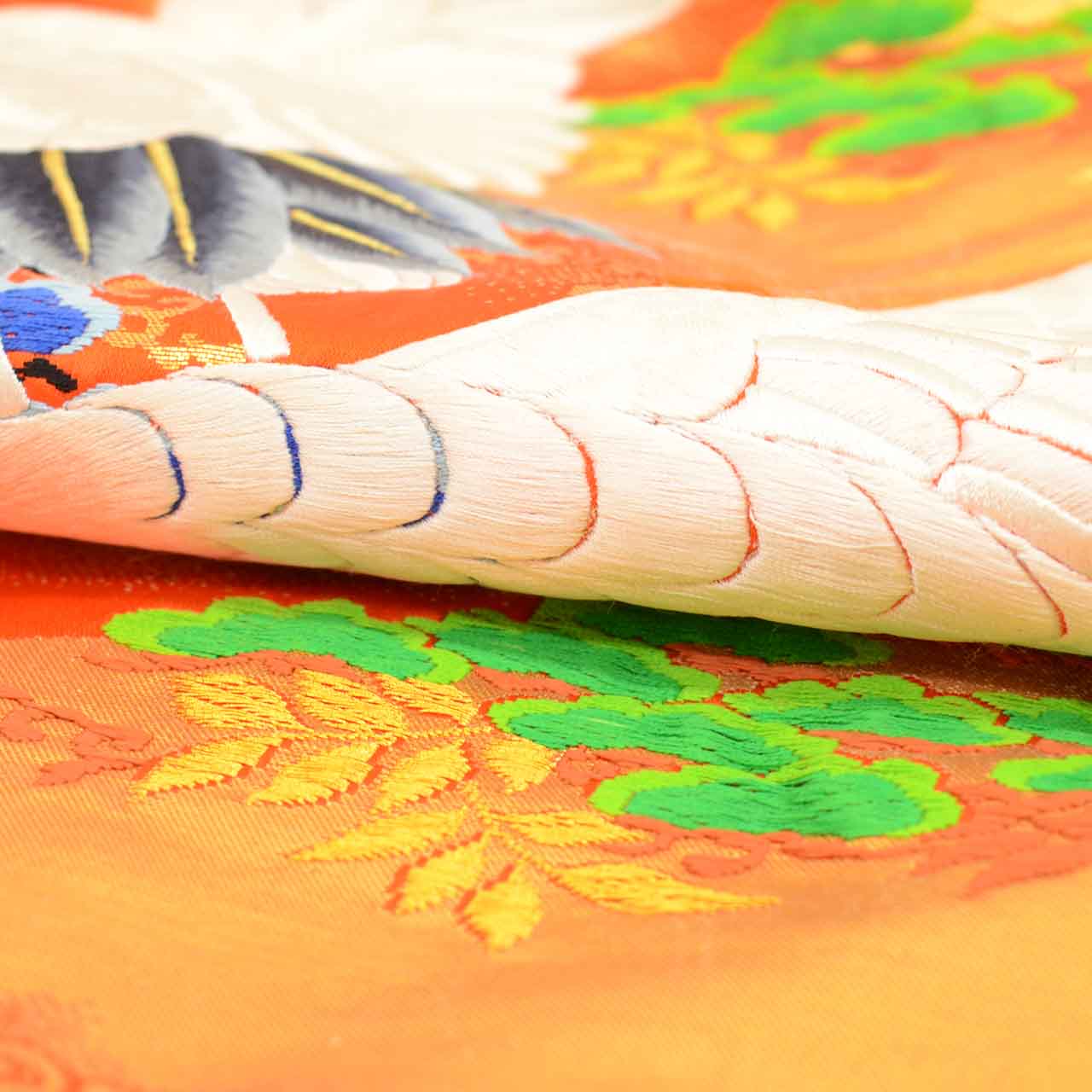 [Used] Recycled Kimono, Irouchikake (Wedding Kimono), Pure Silk, Sleeve Length 65.5cm (25.8in), Body Length 187.0cm (73.6in), Size M, Orange, Crane Pattern, Embroidery, Tang Weave, Gold Thread, Foil Finish uu2707b 