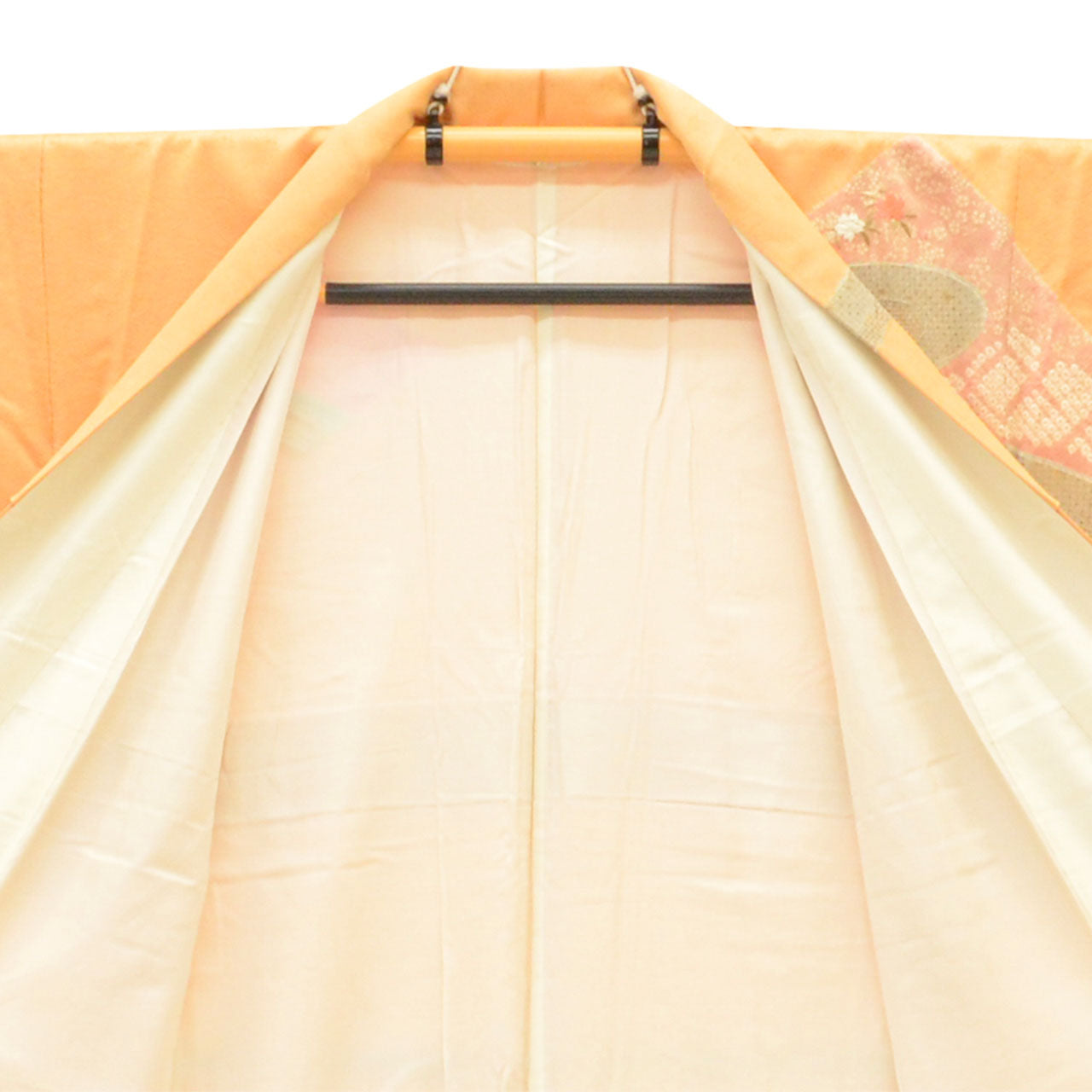 [Used] Recycled Kimono, Visiting Kimono, Pure Silk, Size M, Excellent Condition, Length 160.8cm, Sleeve Length 63.5cm, Lined, Ready-made, Gold Embroidery, Shibori Dyeing, Gold Leaf, Orange Flowers, Pine Trees, Swatow Embroidery, Silk, Reuse uu2732b 