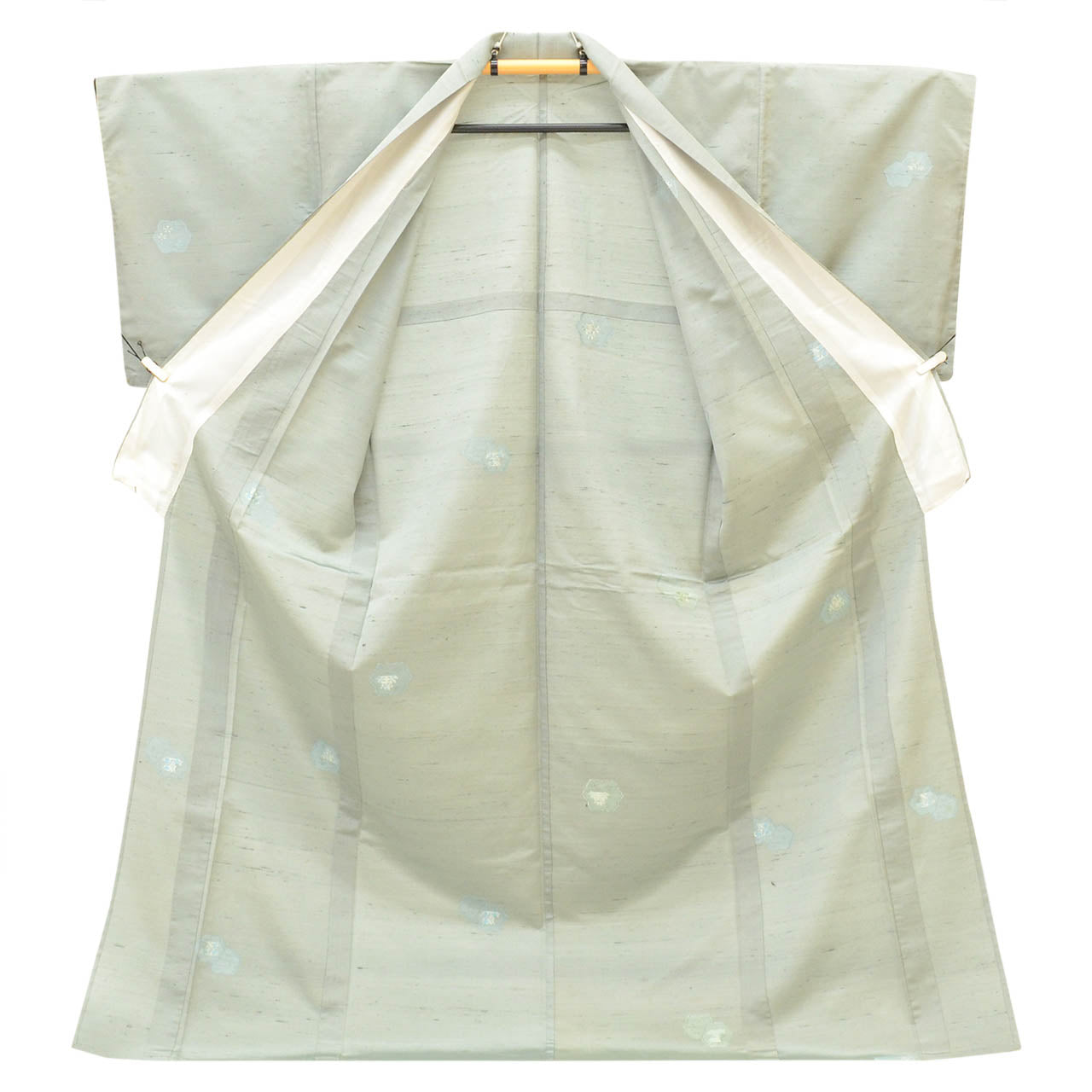 [Used] Tsumugi Silk Kimono, Hakusan Tsumugi, Recycled, Pure Silk, Size LL (Tall/Plus Size), Suitable for Tall/Slightly Curvy Figures, Special Item, Length 166cm, Sleeve Length 68.5cm, Unlined, Ready-made, Gray with Floral Pattern, Silk, Reused, uu2733b 