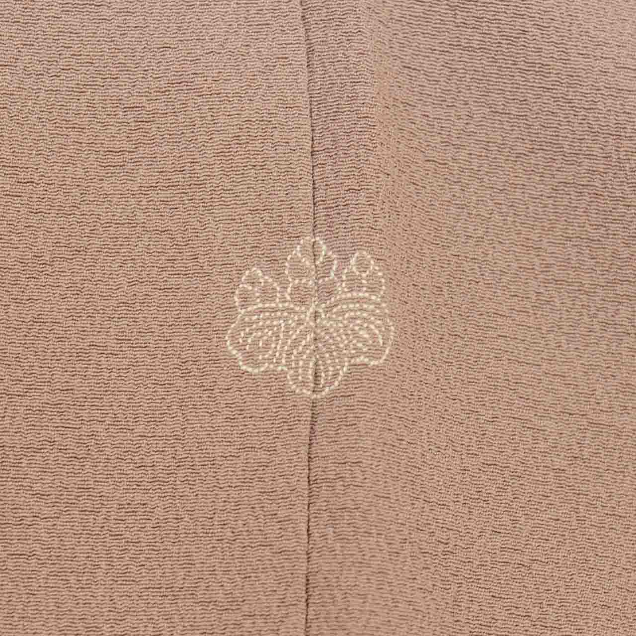 [Used] Recycled Kimono, Plain Color, Silk, Size S, Good Condition, Length 150.5cm (59.3in), Sleeve Length 61.5cm (24.2in), Lined, Ready-made, One Family Crest, Signature, Textured Weave, Purple, Dyed by Masateru Ueda, Silk, Reuse, uu2736b 