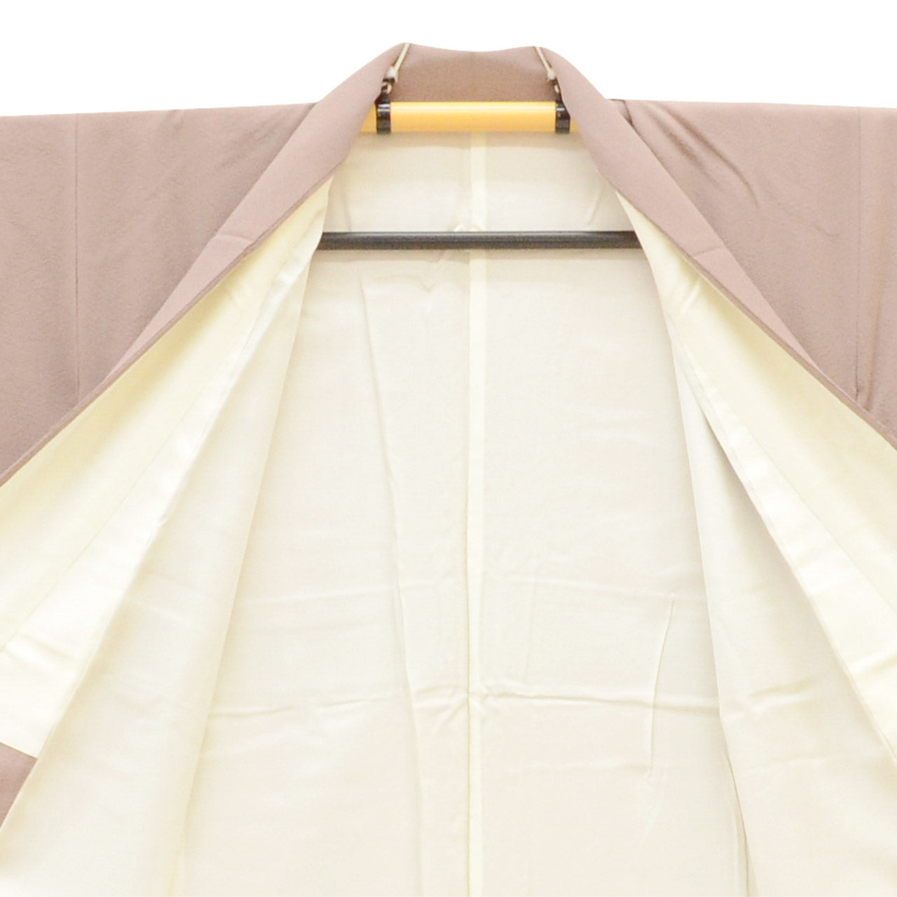 [Used] Recycled Kimono, Plain Color, Silk, Size S, Good Condition, Length 150.5cm (59.3in), Sleeve Length 61.5cm (24.2in), Lined, Ready-made, One Family Crest, Signature, Textured Weave, Purple, Dyed by Masateru Ueda, Silk, Reuse, uu2736b 