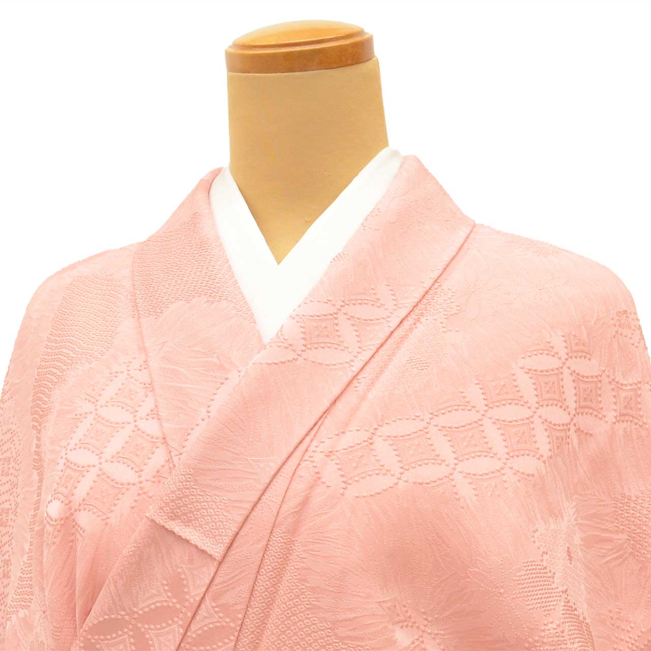 [Used] Recycled Kimono, Plain Color, Silk, Size M (Slightly Plus Size L), Excellent Condition, Length 159.3cm (62.7in), Sleeve Length 66.2cm (26.1in), Lined, Ready-made, Unused, Single Family Crest, Pink, Shippo Flower Pattern, Reuse uu2759b 