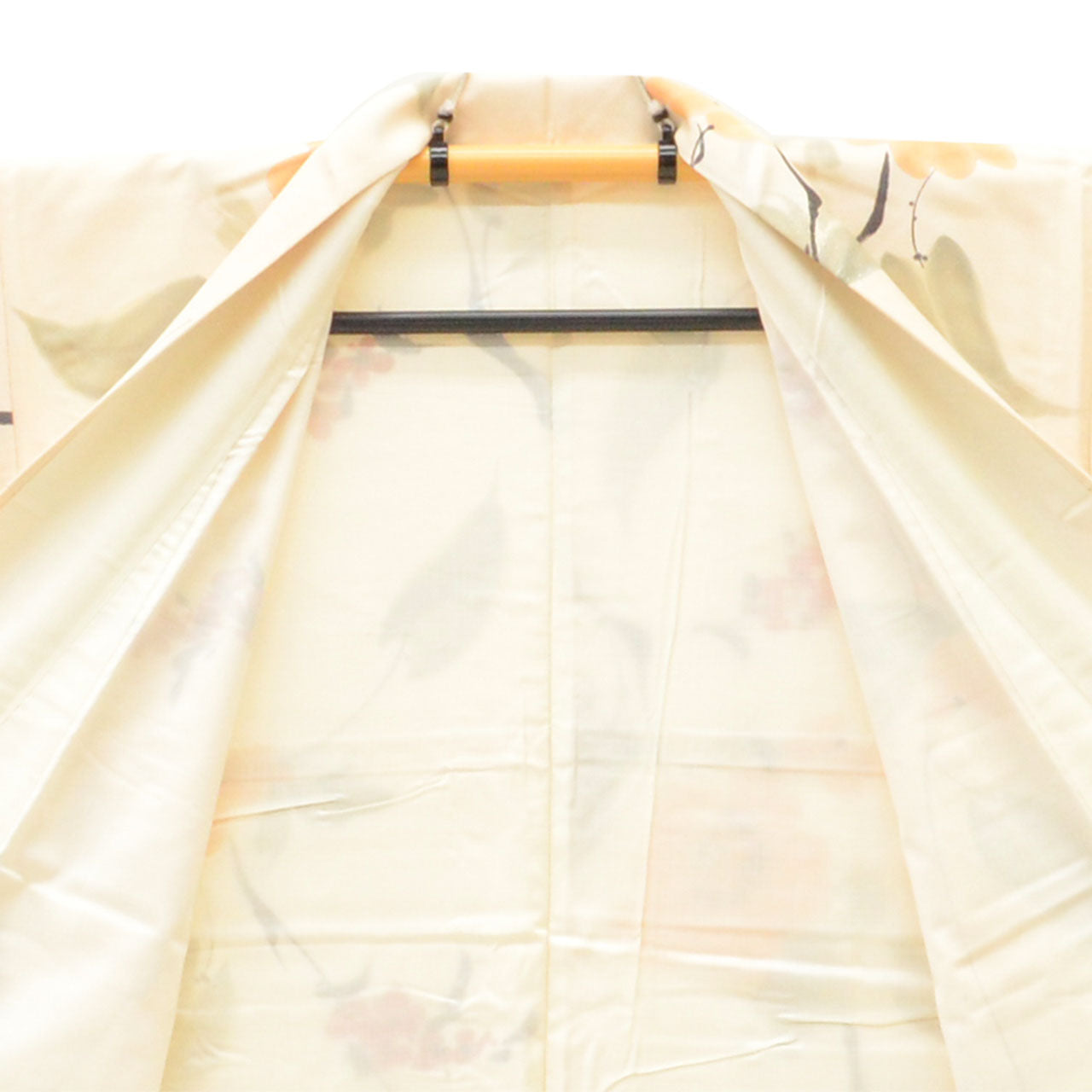 [Used] Recycled Kimono, Komon Kimono, Pure Silk, Size L (Slightly Plus Size L), Good Condition, Length 161.6cm (63.6in), Sleeve Length 65.6cm (25.8in), Lined, Ready-made, Unused, Beige, Floral Pattern, Silk, Reuse, uu2814b 