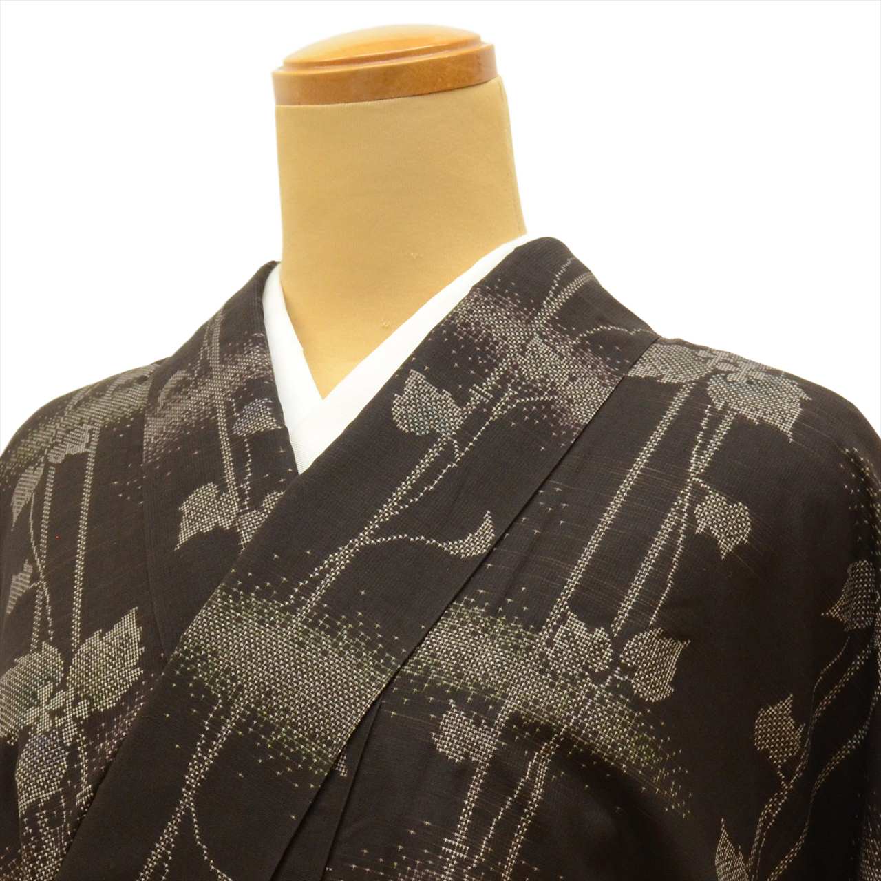 Vintage Japanese Kimono | Oshima Tsumugi | Brown Silk | Ivy Pattern | 7-Maruki Mud-dyed | Dry-cleaned | Size L | Sustainable | uuc0025a20