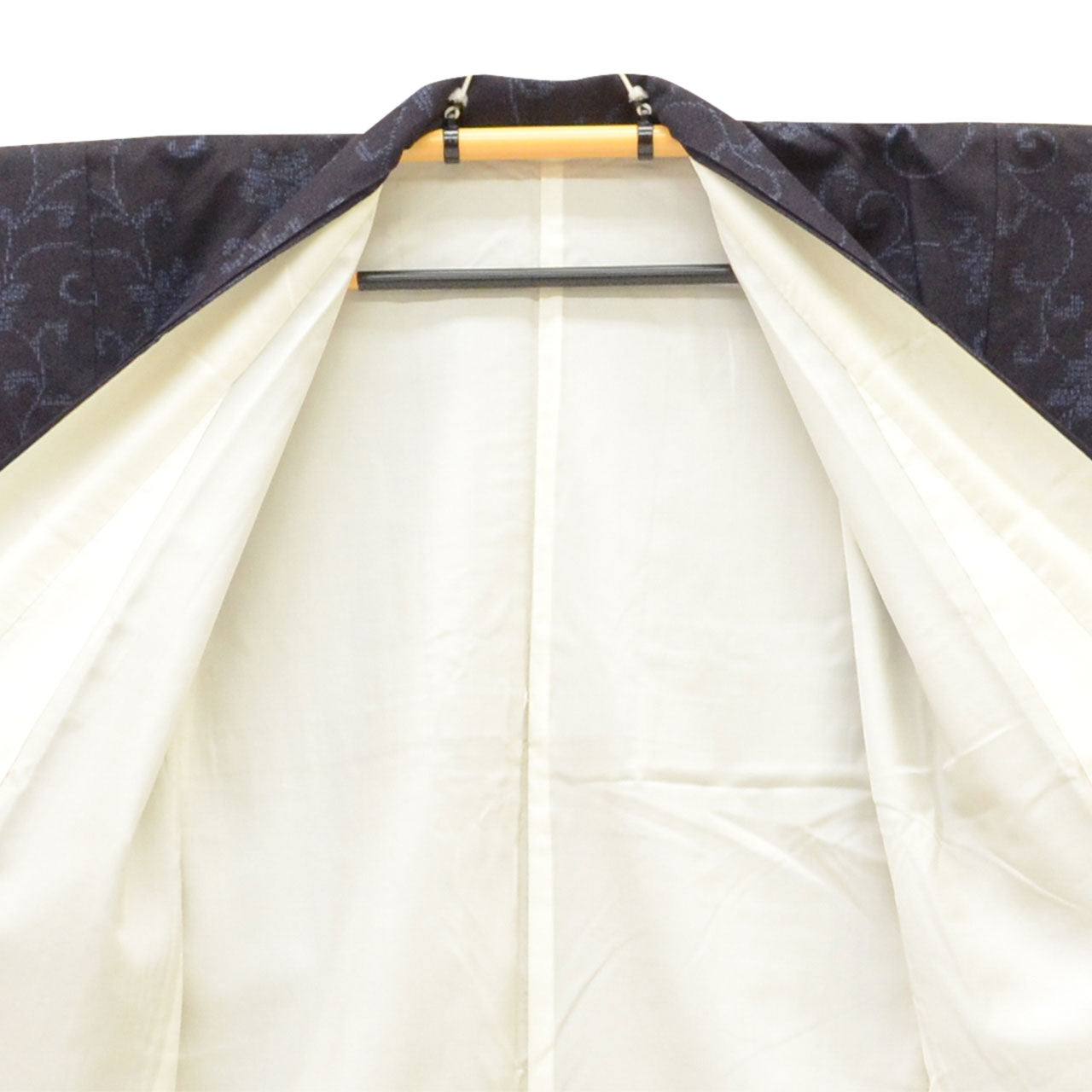 Vintage Japanese Kimono | Yuki Tsumugi | Navy Silk | Floral Arabesque | UNESCO Heritage | Dry-cleaned | Size M-L | Sustainable | uuc2429a20