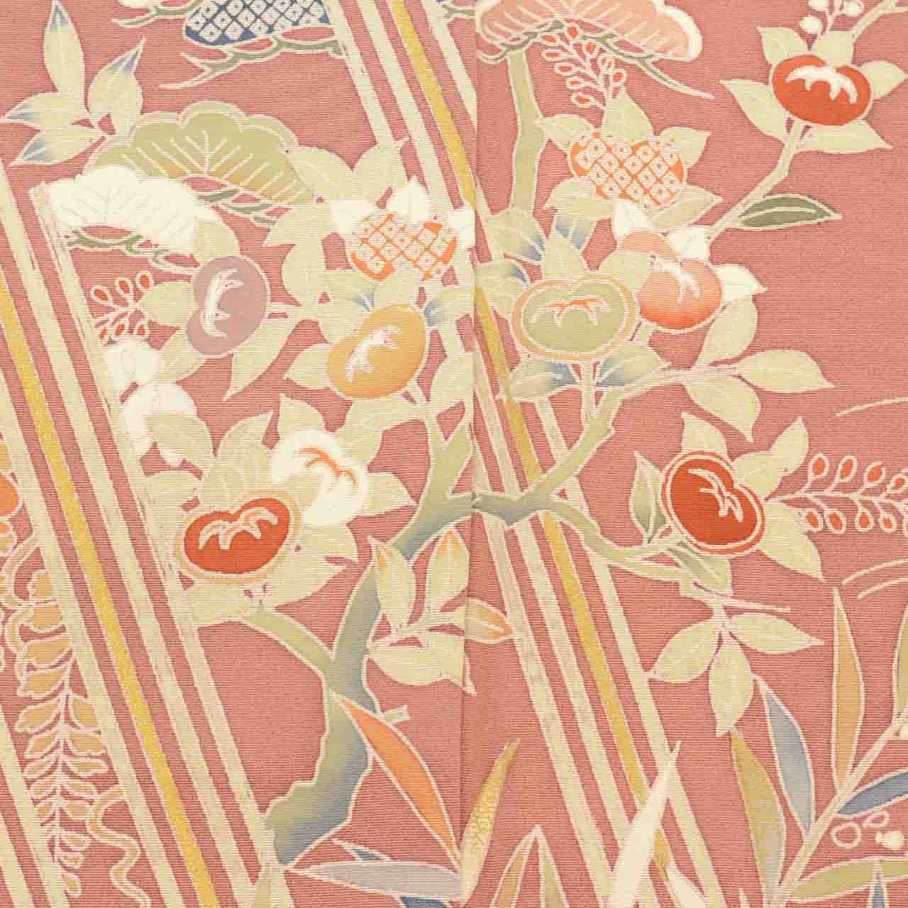 [Used] Recycled Kimono, Visiting Kimono, Pure Silk, Size L (Slightly Plus Size L), Good Condition, Length 161.8cm (63.7in), Sleeve Length 67.0cm (26.4in), Lined, Ready-made, Gold Embroidery, Purple, Mandarin Orange, Pine, Waves, SILK, Reuse vv0002 