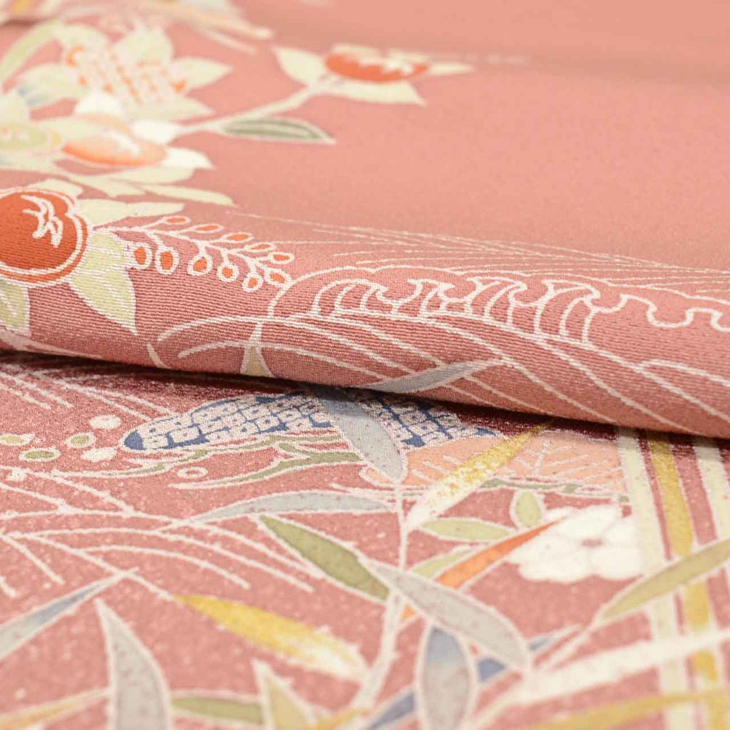 [Used] Recycled Kimono, Visiting Kimono, Pure Silk, Size L (Slightly Plus Size L), Good Condition, Length 161.8cm (63.7in), Sleeve Length 67.0cm (26.4in), Lined, Ready-made, Gold Embroidery, Purple, Mandarin Orange, Pine, Waves, SILK, Reuse vv0002 