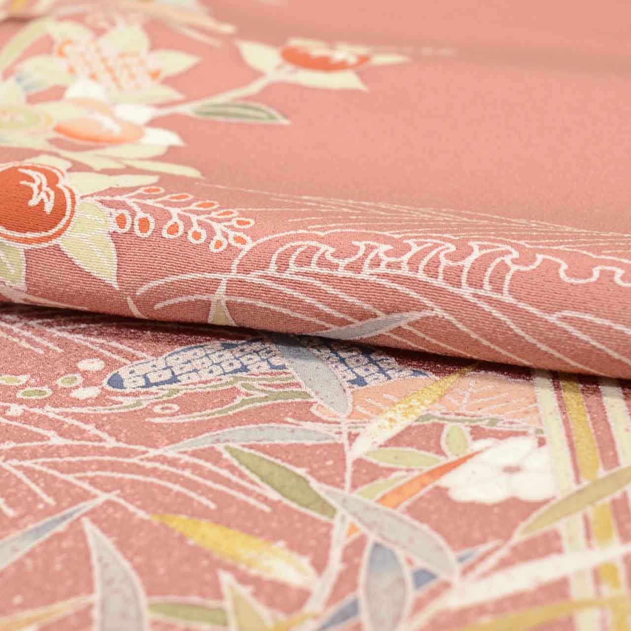 [Used] Recycled Kimono, Visiting Kimono, Pure Silk, Size L (Slightly Plus Size L), Good Condition, Length 161.8cm (63.7in), Sleeve Length 67.0cm (26.4in), Lined, Ready-made, Gold Embroidery, Purple, Mandarin Orange, Pine, Waves, SILK, Reuse vv0002 