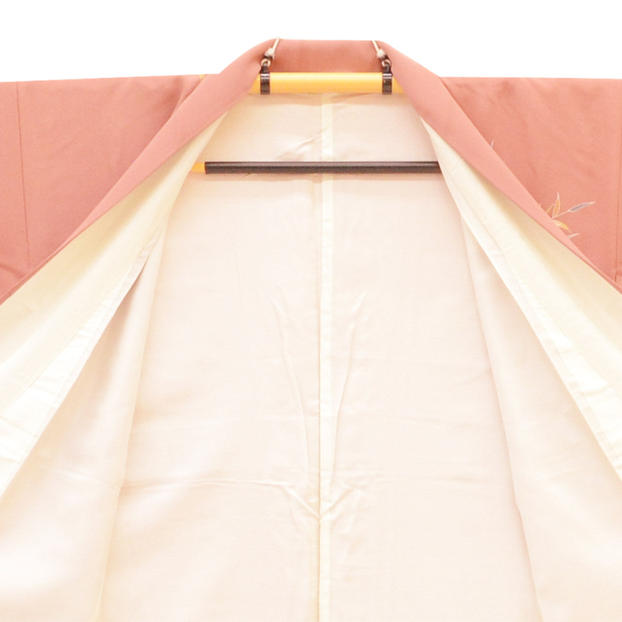 [Used] Recycled Kimono, Visiting Kimono, Pure Silk, Size L (Slightly Plus Size L), Good Condition, Length 161.8cm (63.7in), Sleeve Length 67.0cm (26.4in), Lined, Ready-made, Gold Embroidery, Purple, Mandarin Orange, Pine, Waves, SILK, Reuse vv0002 