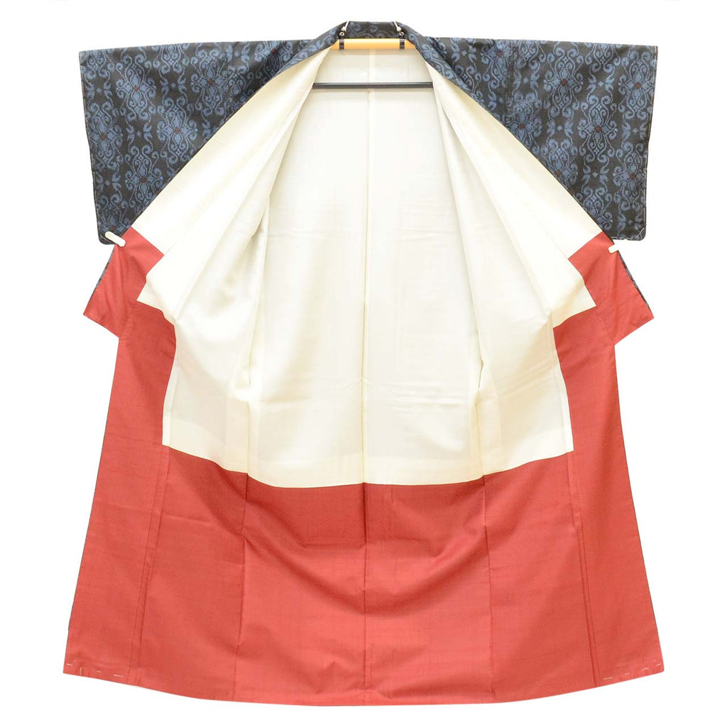 Vintage Japanese Kimono | Oshima Tsumugi | Navy Silk | Floral Pattern | Ichimotozuke 7-thread | Unused | Size M | Sustainable | vv0022